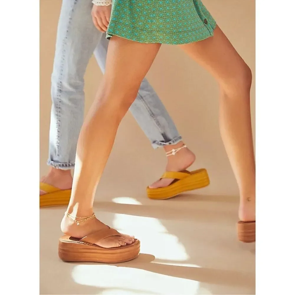 FREE PEOPLE Haven Thong Platform Sandals / Tan